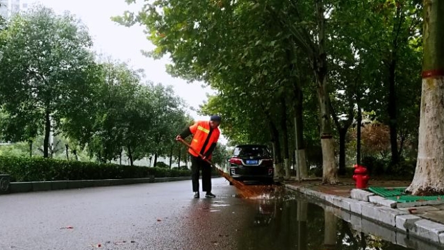 雨后忙清理